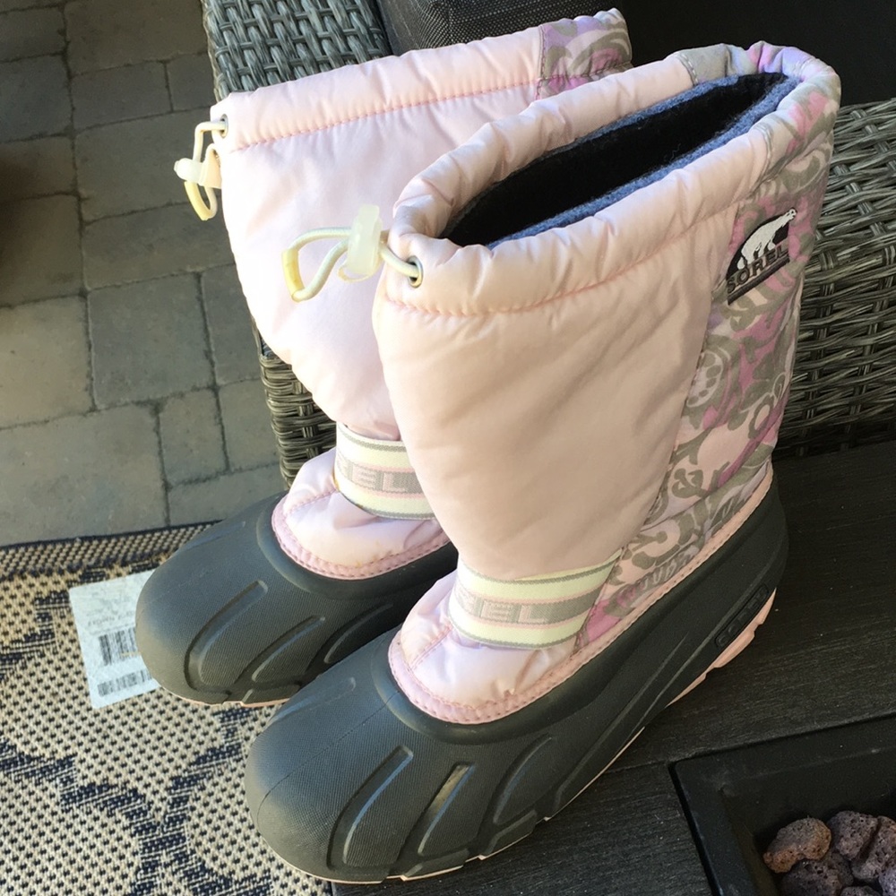 Snow Boots - Picture 3 of 4